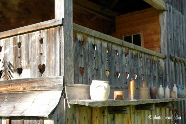décoration extérieur de chalet de montagne
