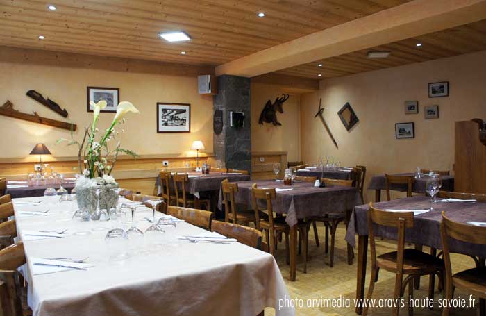 très grande salle pour vous accueillir lors de vos fêtes de famille, séminaire, repas de groupe en Haute Savoie